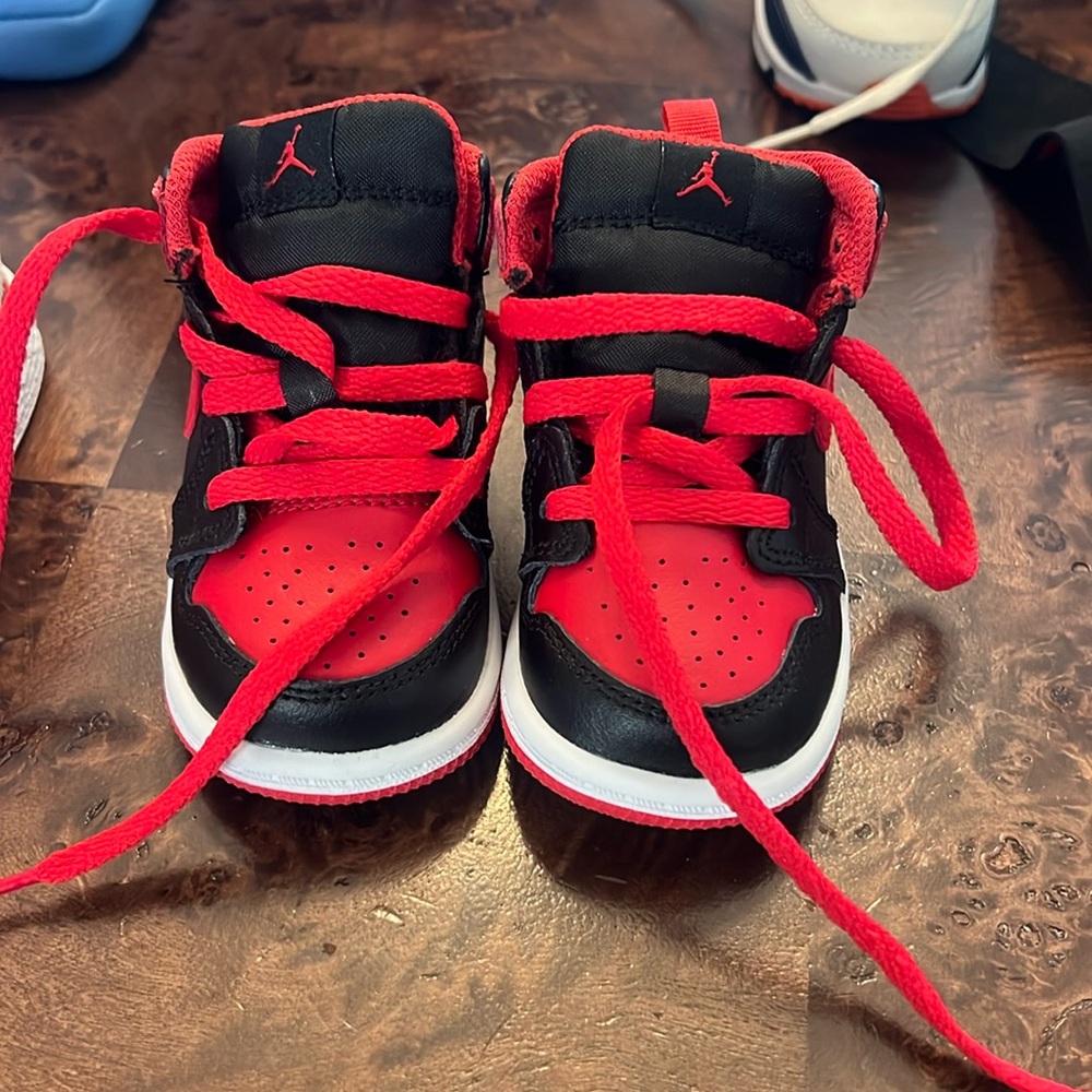 NWOT Toddler Nike AIR JORDAN sneakers size 4C